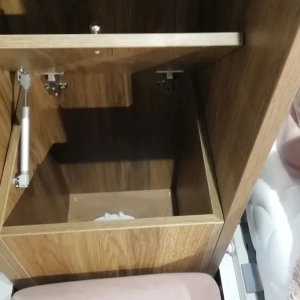 Тумба за диваном